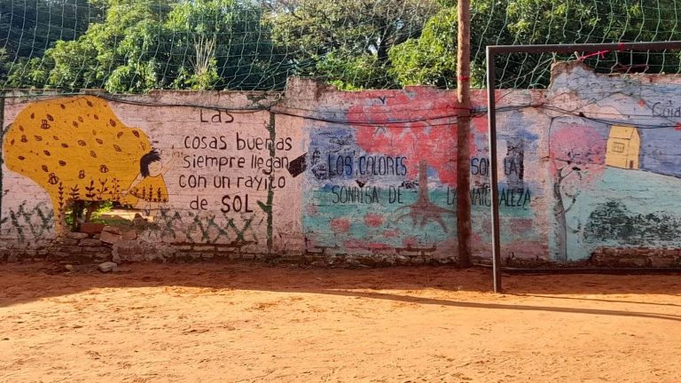 “Eguatamina, ecalculá”: la educación bajo árboles sigue siendo una constante en Paraguay
